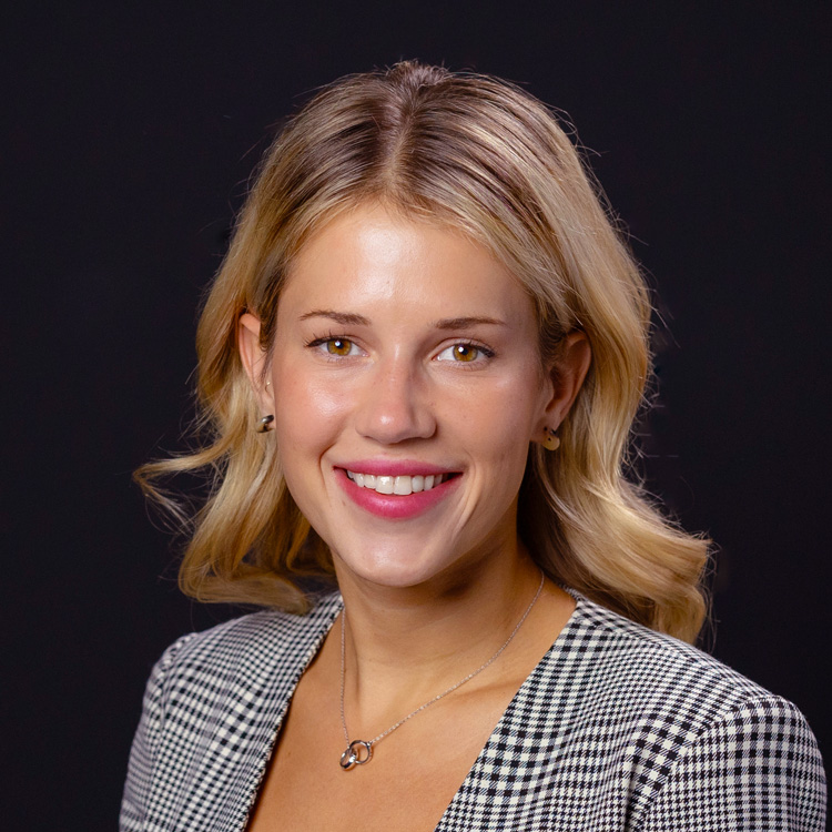 Kate Peruyero Headshot