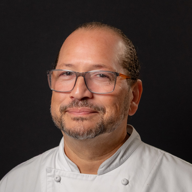 Victor Flores Headshot